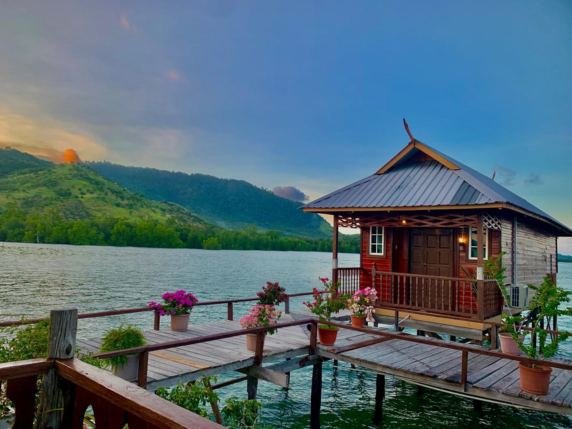 Parapat Water Village Resort Семпорна Екстериор снимка