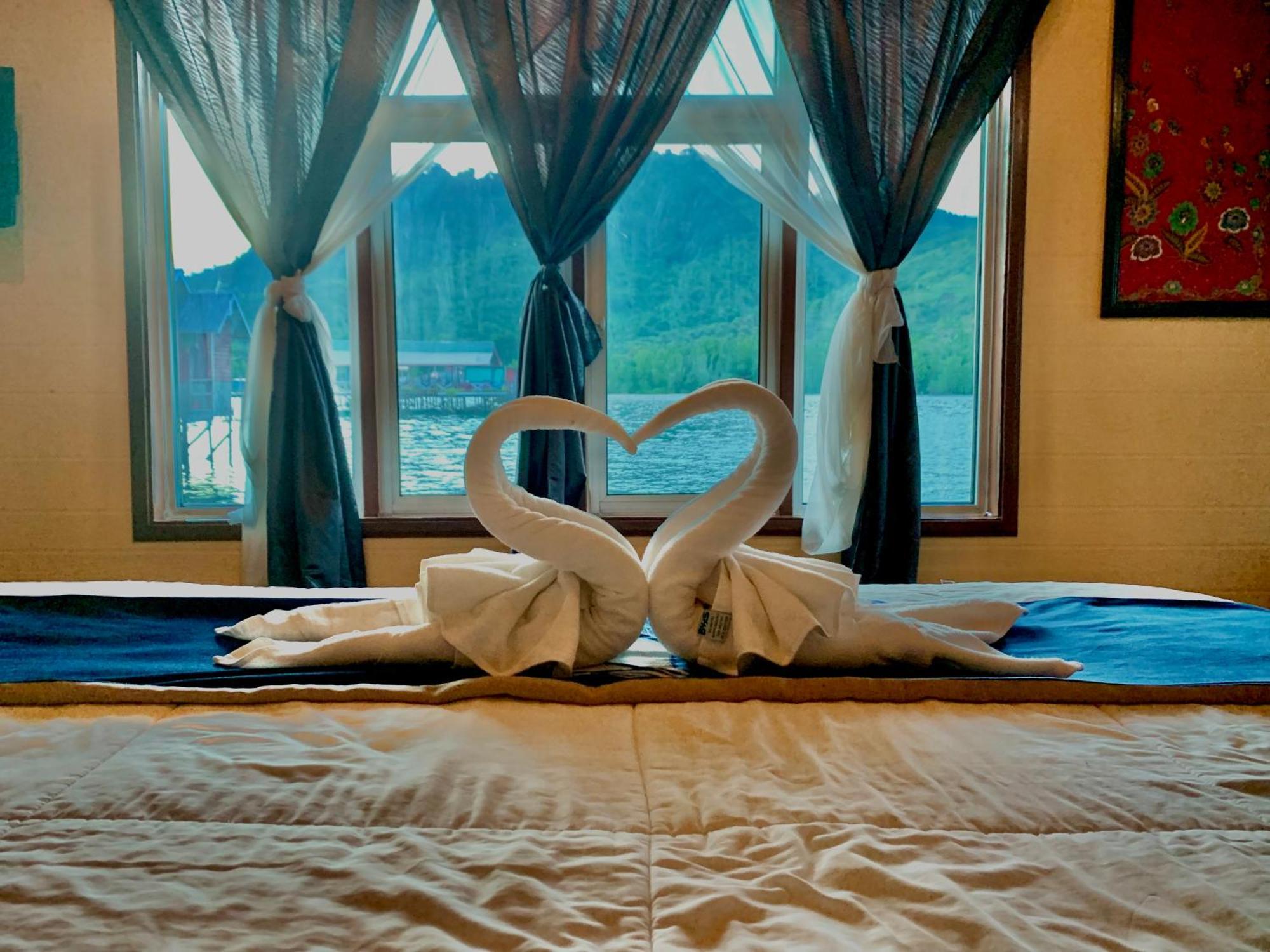 Parapat Water Village Resort Семпорна Екстериор снимка